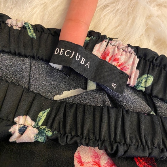 Floral Off-Shoulder Blouse by Decjuba (B1017) - Picture 4 of 7